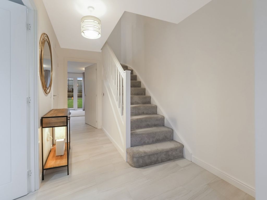 Property photo 2 of 16 Hallway