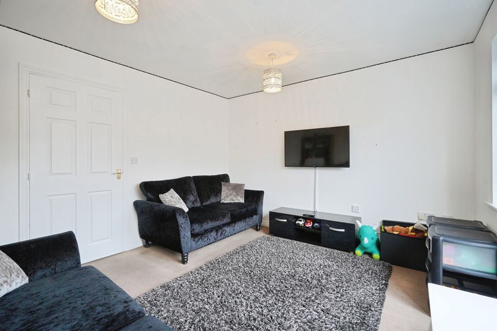 Property photo 2 of 16 Lounge