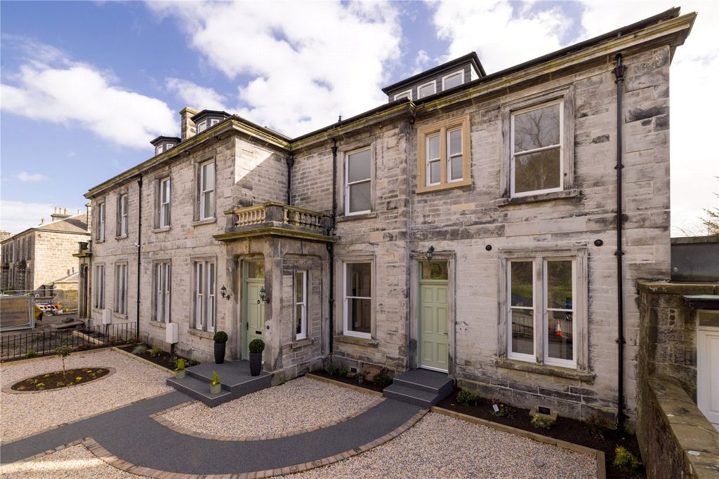 Property photo 1 of 44 5 Comley Park