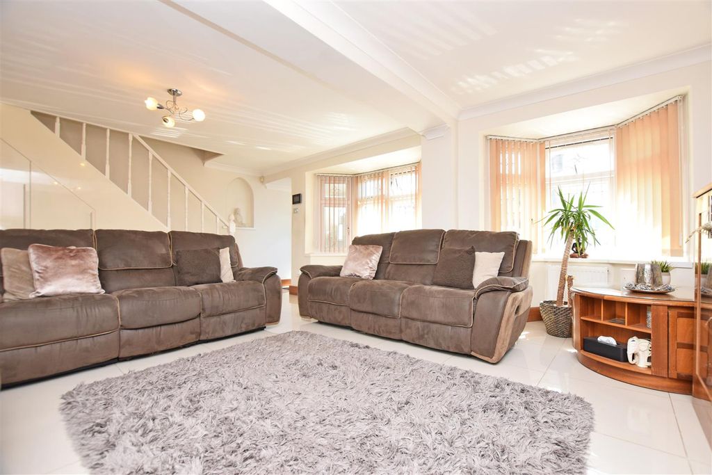 Property photo 3 of 16 Property Photo