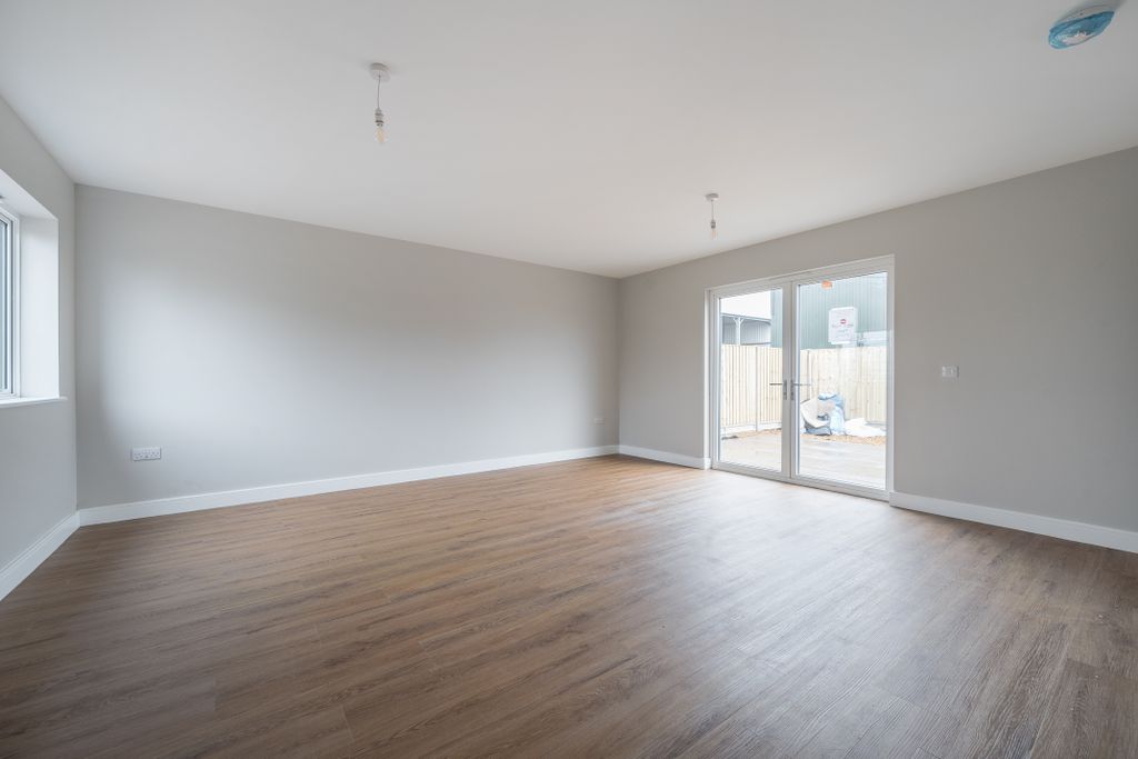 Property photo 3 of 16 1226099 (3)