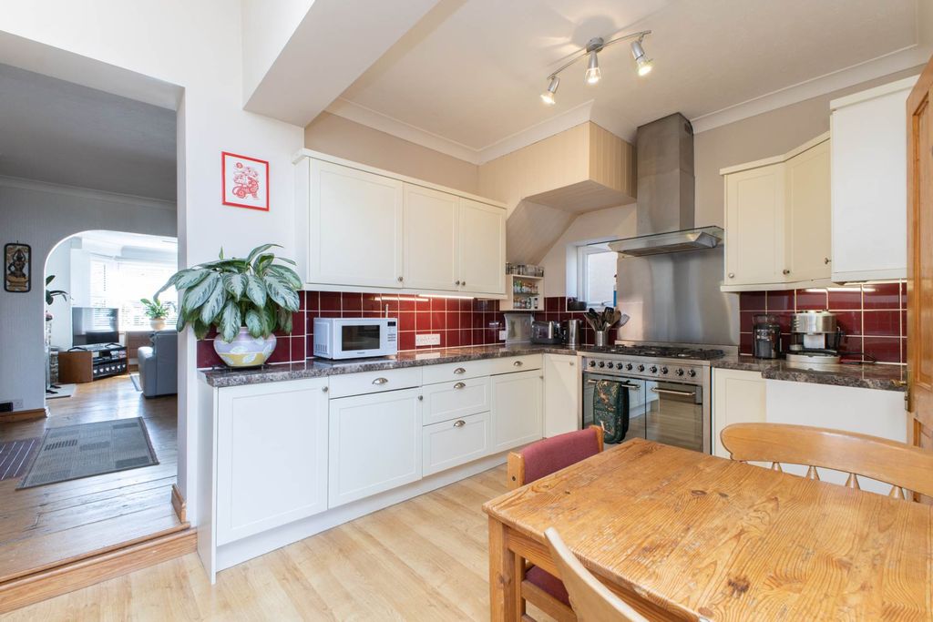 Property photo 2 of 22