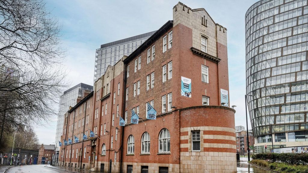 Property photo 1 of 25