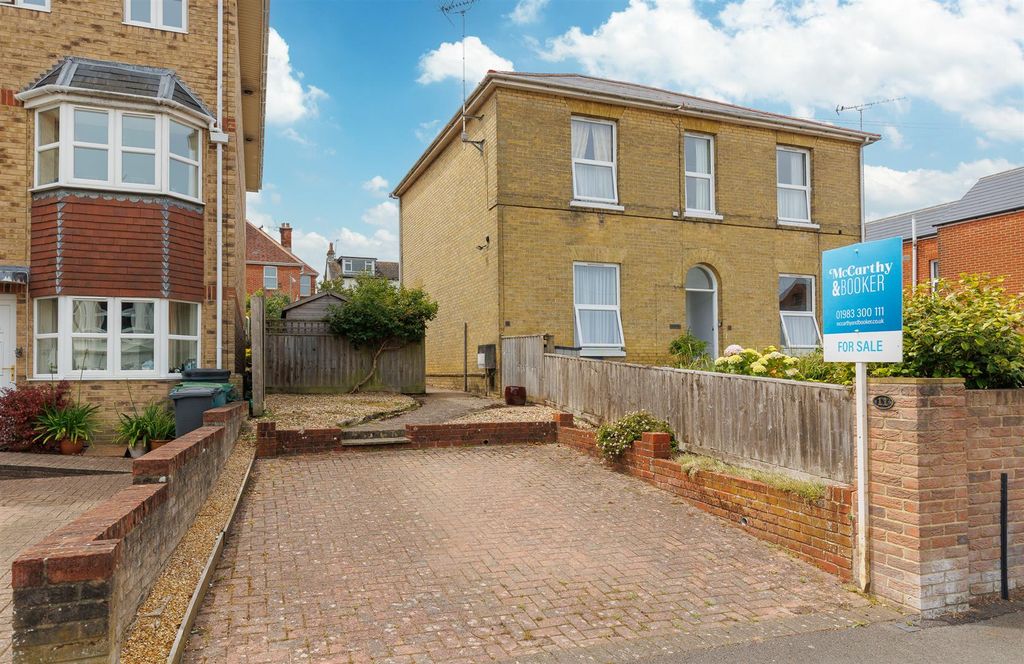 Property photo 3 of 32