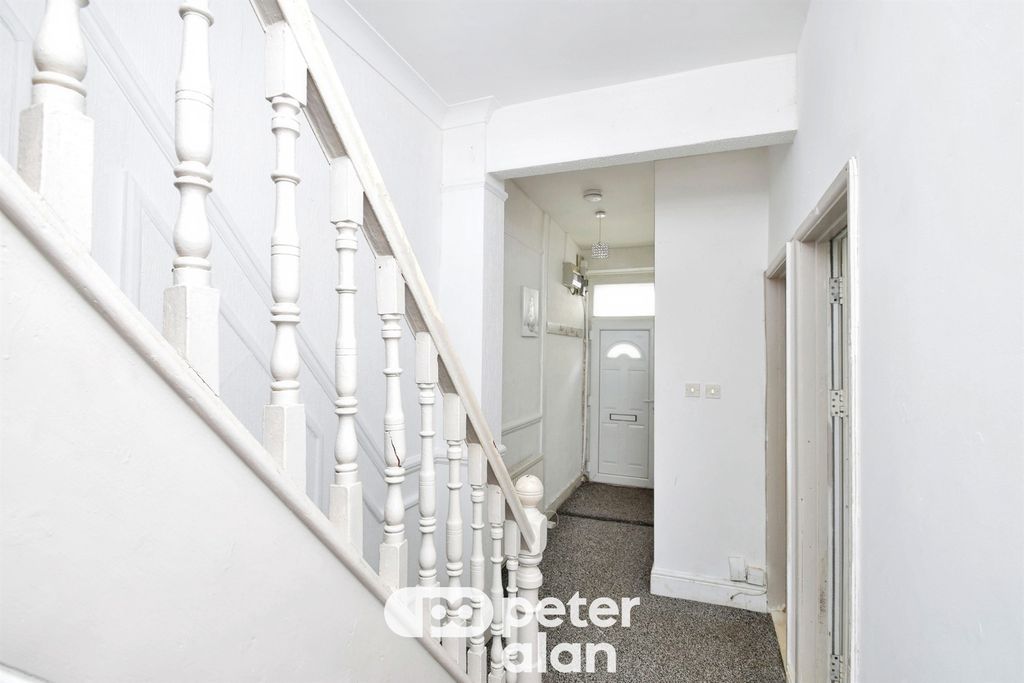Property photo 2 of 20