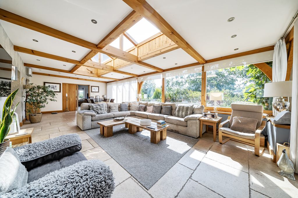 Property photo 3 of 23