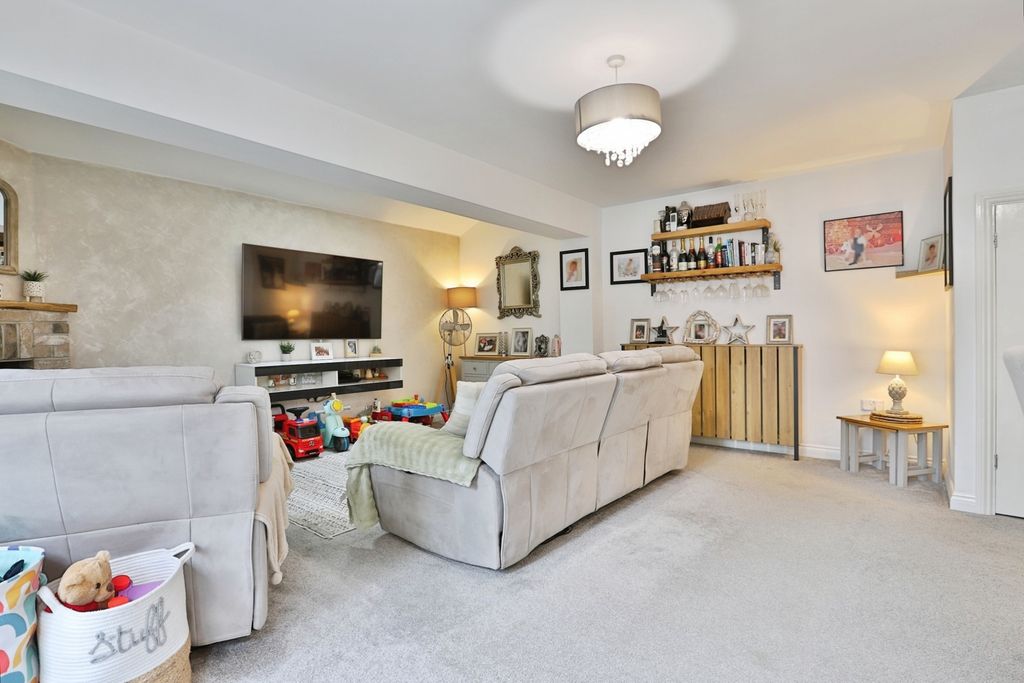 Property photo 3 of 13 Pbox-Img.Jpg