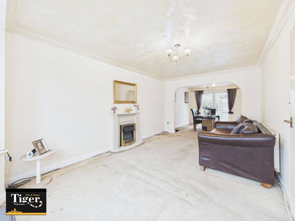 Property photo 3 of 25 Cam03440G0-Pr0534-Still013