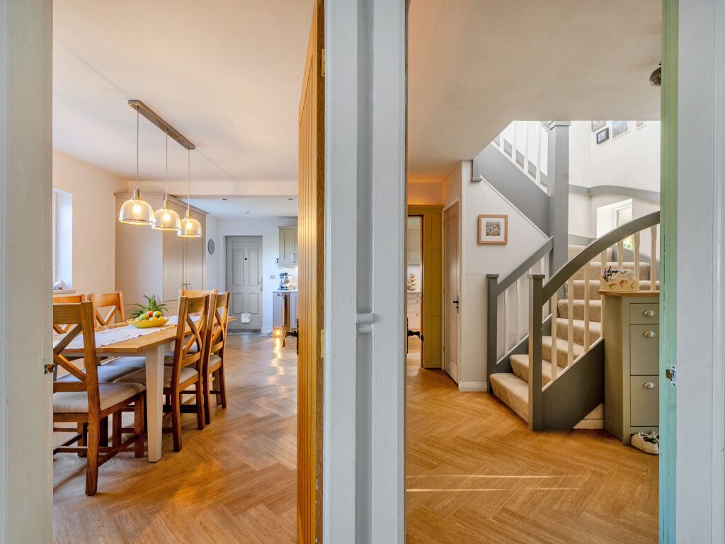 Property photo 3 of 34 1523804-18-6Ab4F3...