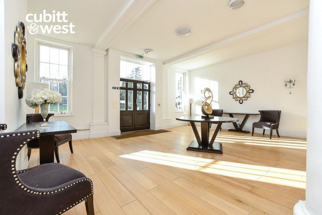 Property photo 3 of 11 04Db3702-901He86W