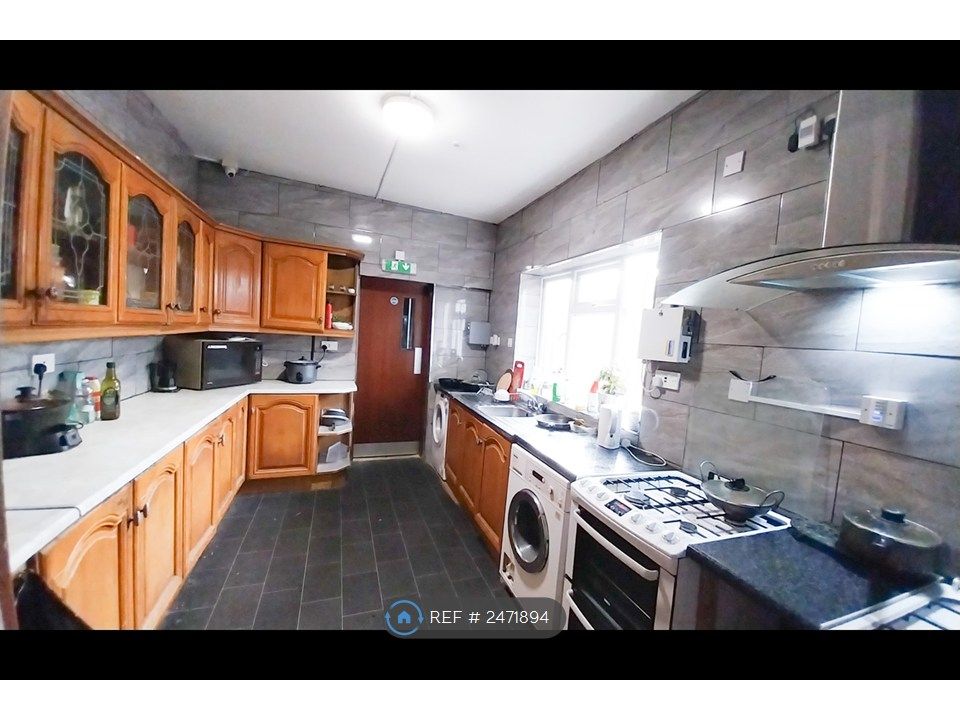 Property photo 2 of 10 Kitchen