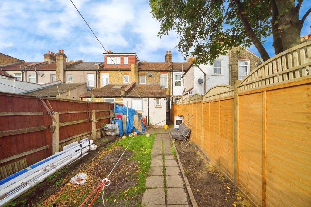 Property photo 3 of 12 Photo