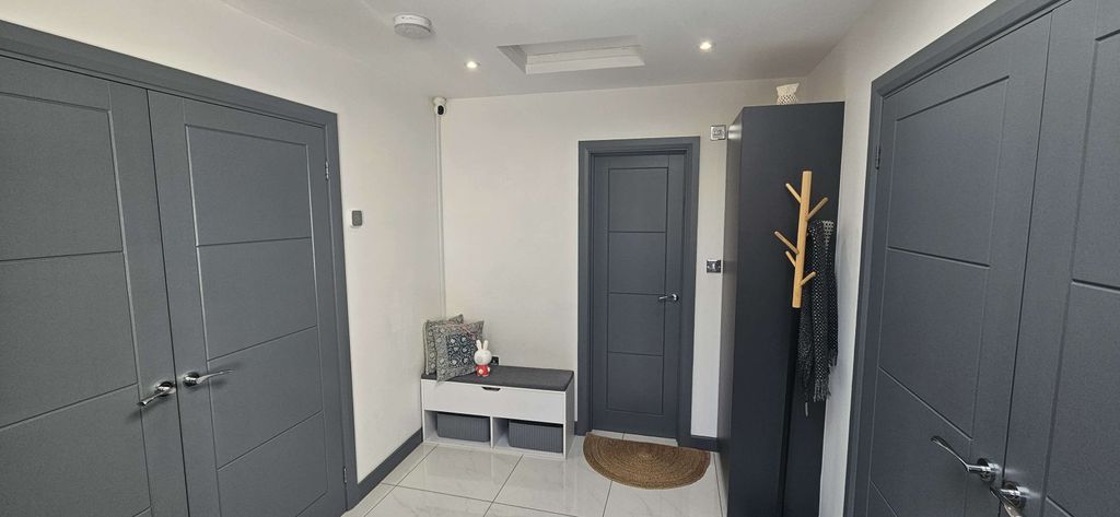 Property photo 2 of 21 Gallery