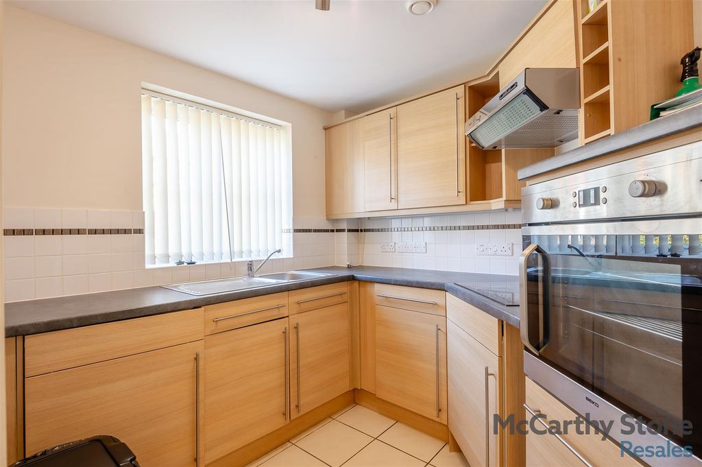 Property photo 3 of 13 8678640-Interior07.Jpg