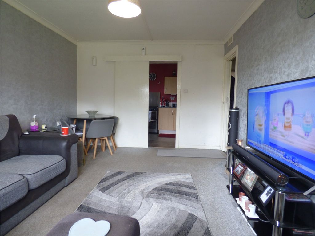 Property photo 3 of 12 Lounge