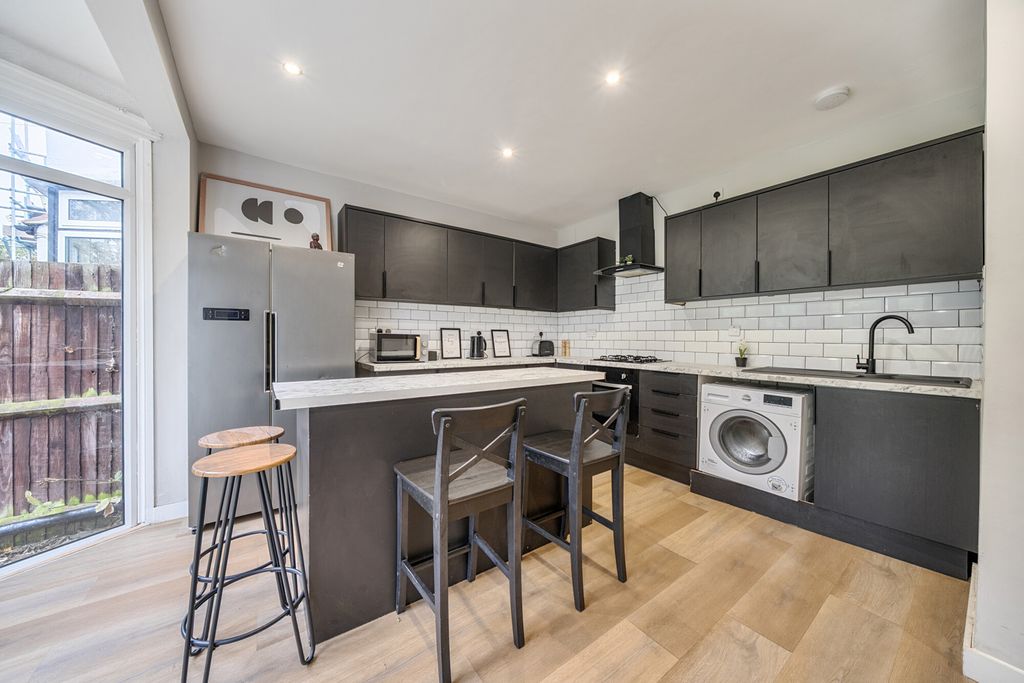 Property photo 2 of 20 Kitchen