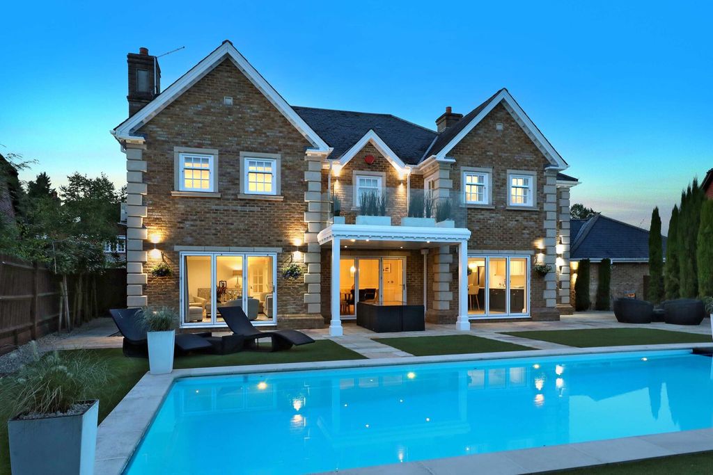 Property photo 3 of 24 Dusk Rear