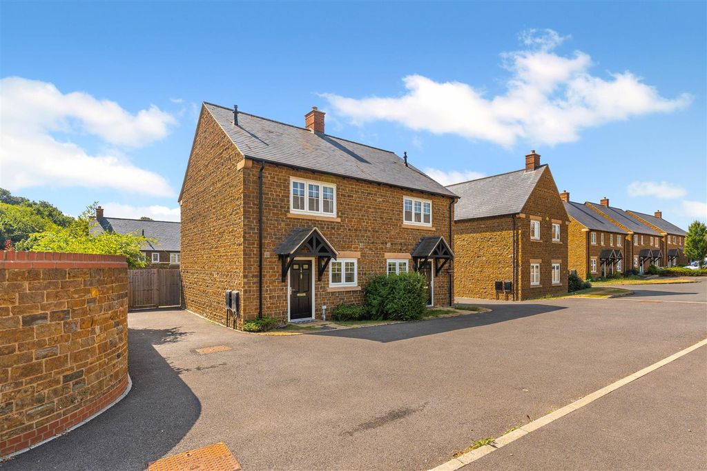 Property photo 1 of 19 6 Pippin Close, Bodicote-4.Jpg