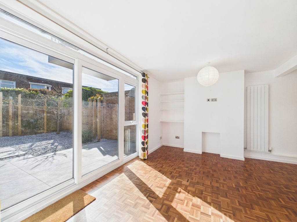 Property photo 3 of 17 Cam01740G0-Pr0540-Still006