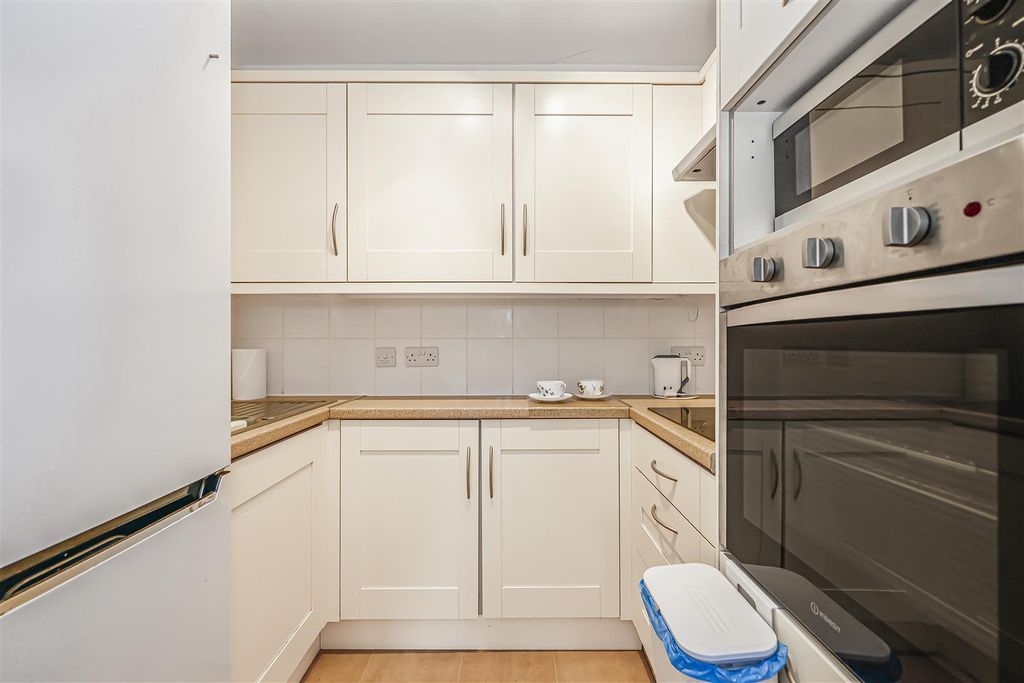 Property photo 3 of 33