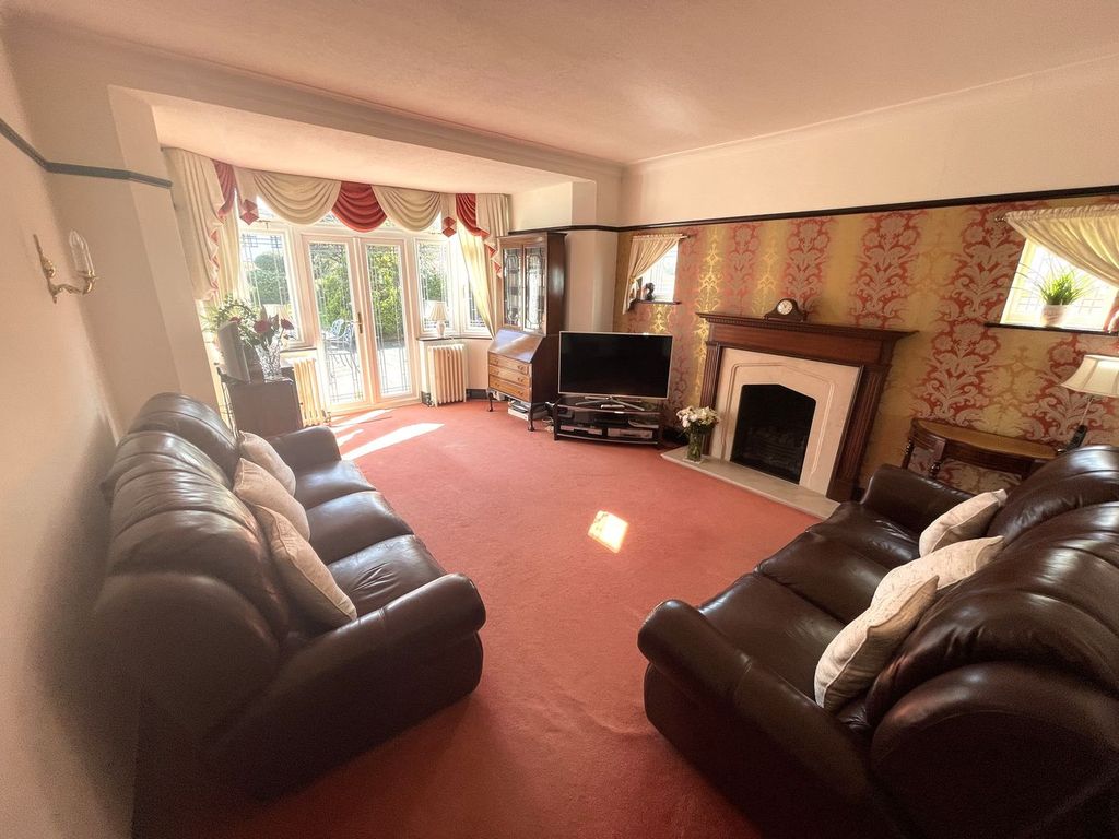 Property photo 2 of 27