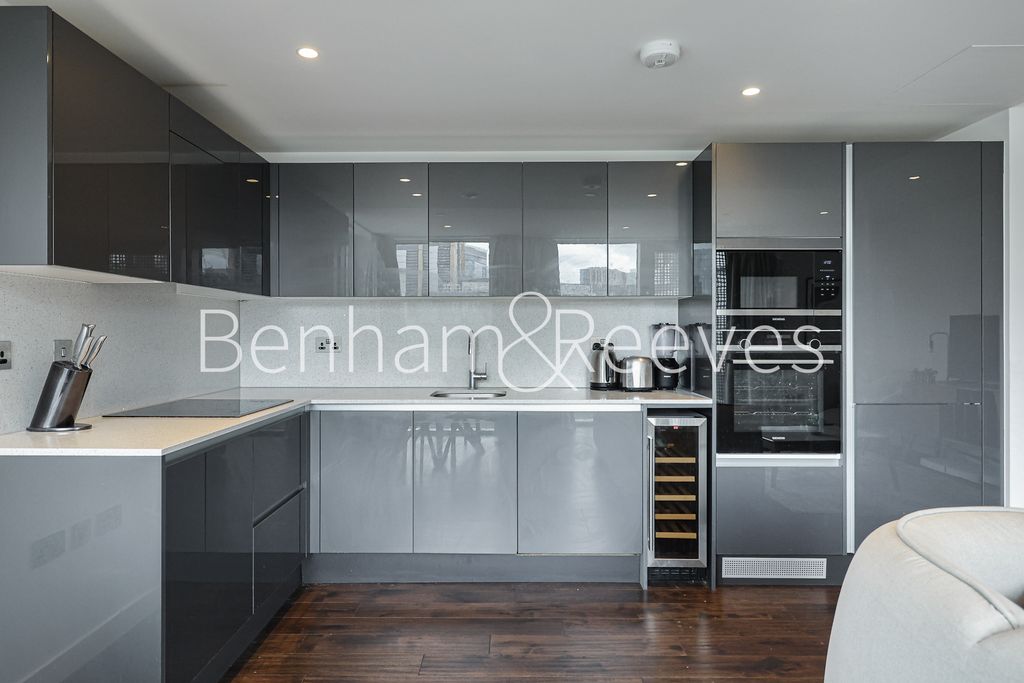 Property photo 3 of 14 Fitted Kitchen