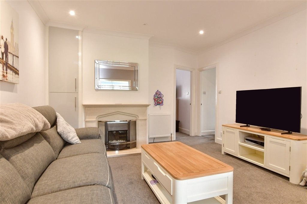 Property photo 3 of 11 Lounge