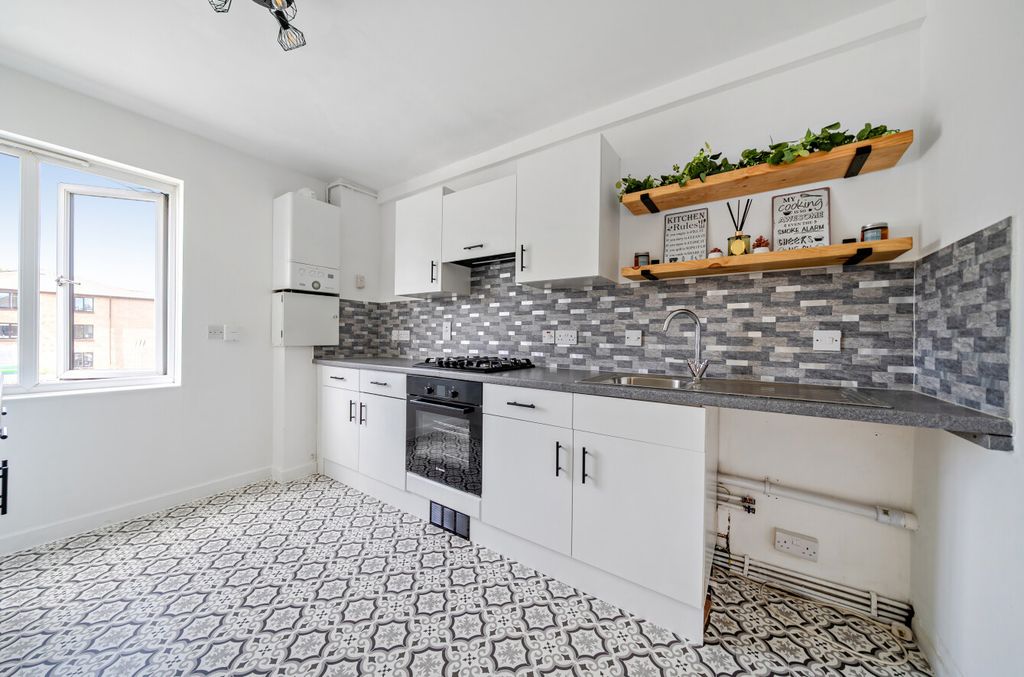 Property photo 2 of 17 1511794-14-6A96Fb...