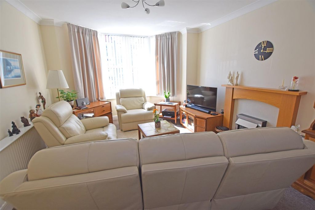Property photo 2 of 17 G/F Flat Lounge
