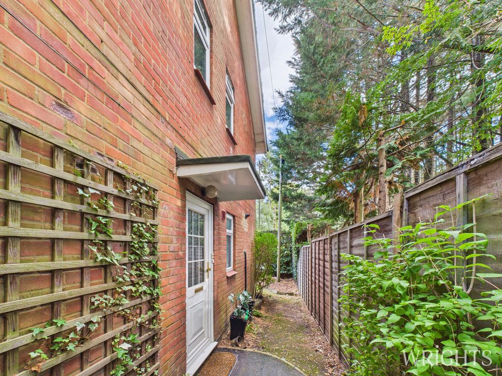 Property photo 1 of 10 Cam02796G0-Pr0484-Still010