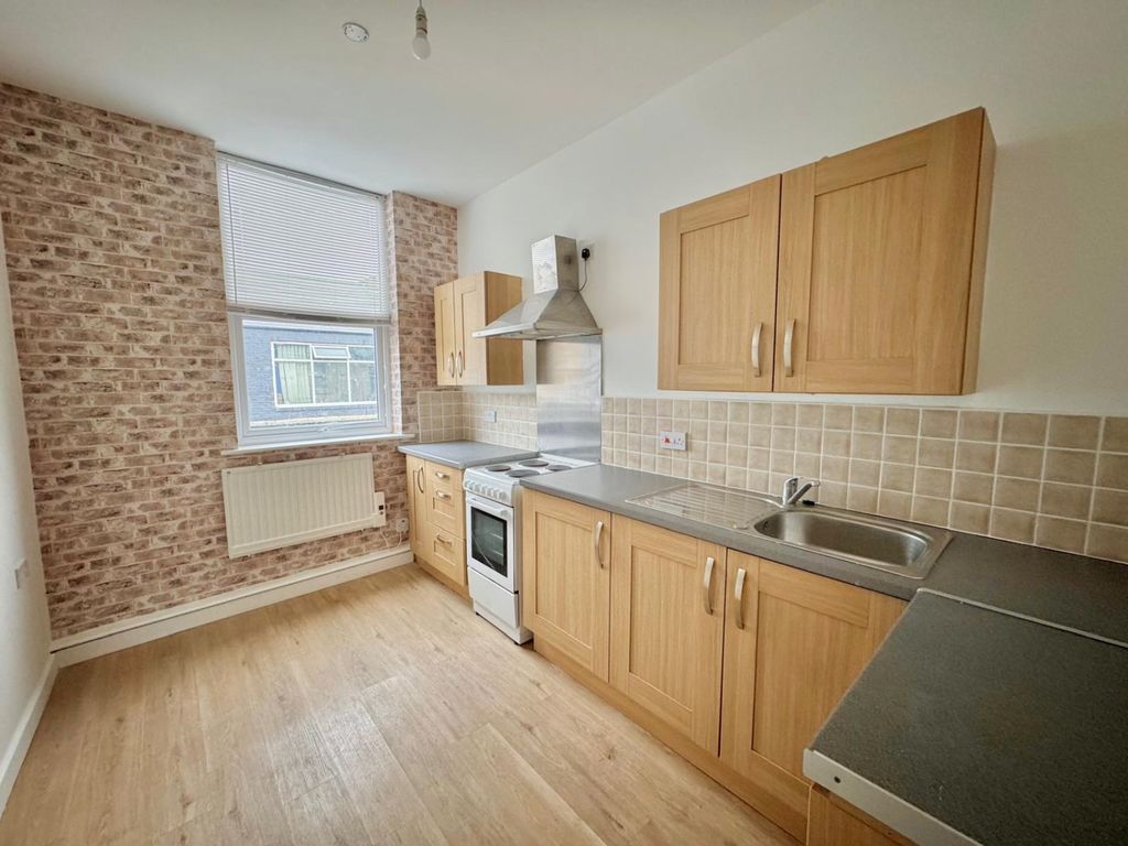 Property photo 2 of 12 5A8E7A0F-392E-486F-A819-8703344F8195