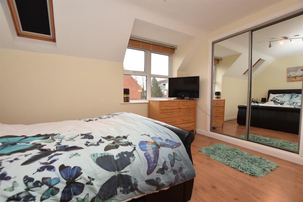 Property photo 2 of 13 5137842