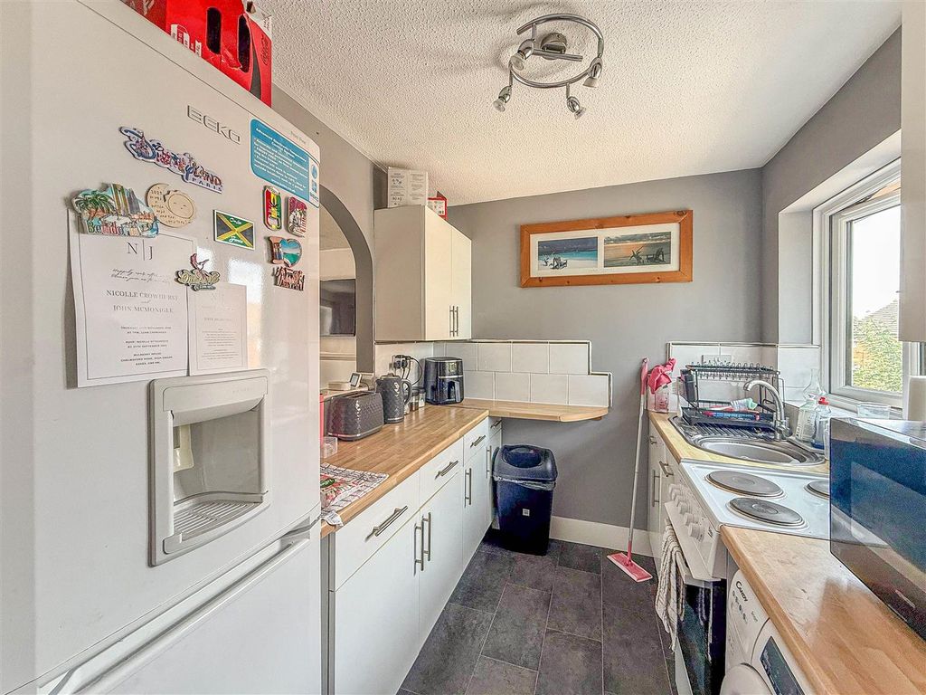 Property photo 2 of 8 Kitchen