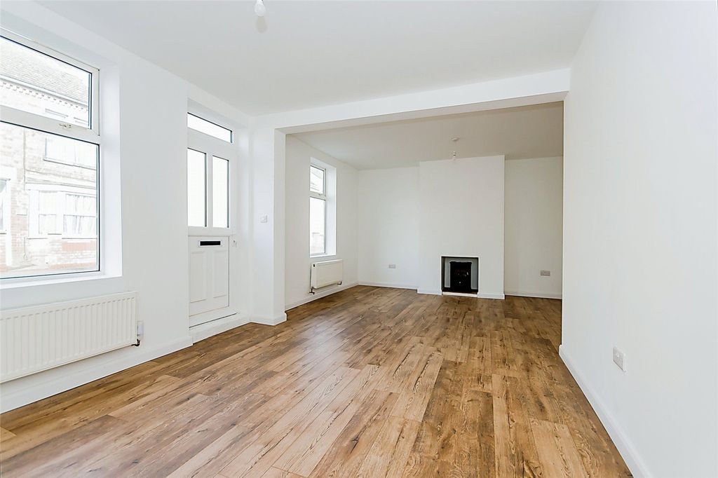 Property photo 2 of 14 Picture No. 05