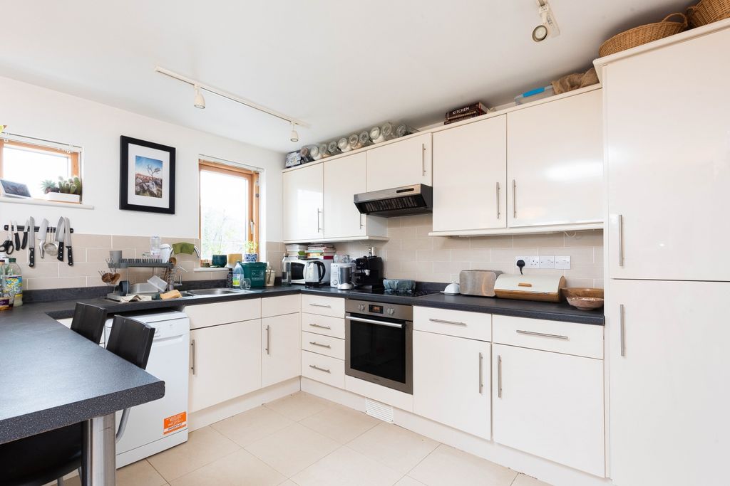 Property photo 2 of 10 Kitchen