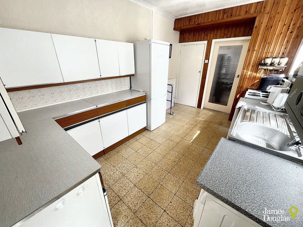 Property photo 3 of 20 Kit3 (1)