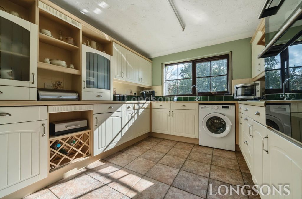 Property photo 3 of 18