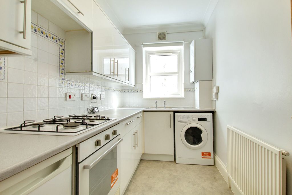 Property photo 3 of 8 3.Kitchen.Jpg