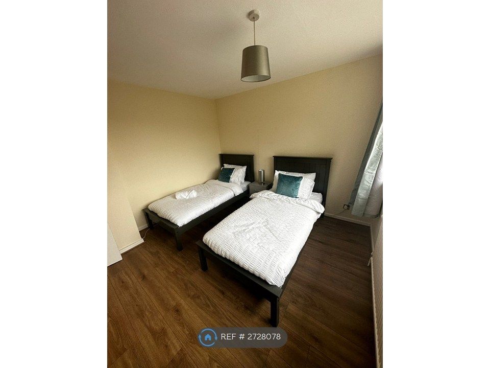 Property photo 3 of 12 Double Bedroom