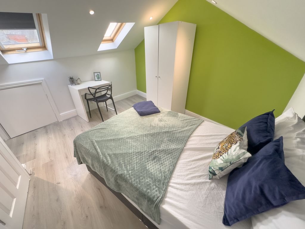 Property photo 3 of 12 1