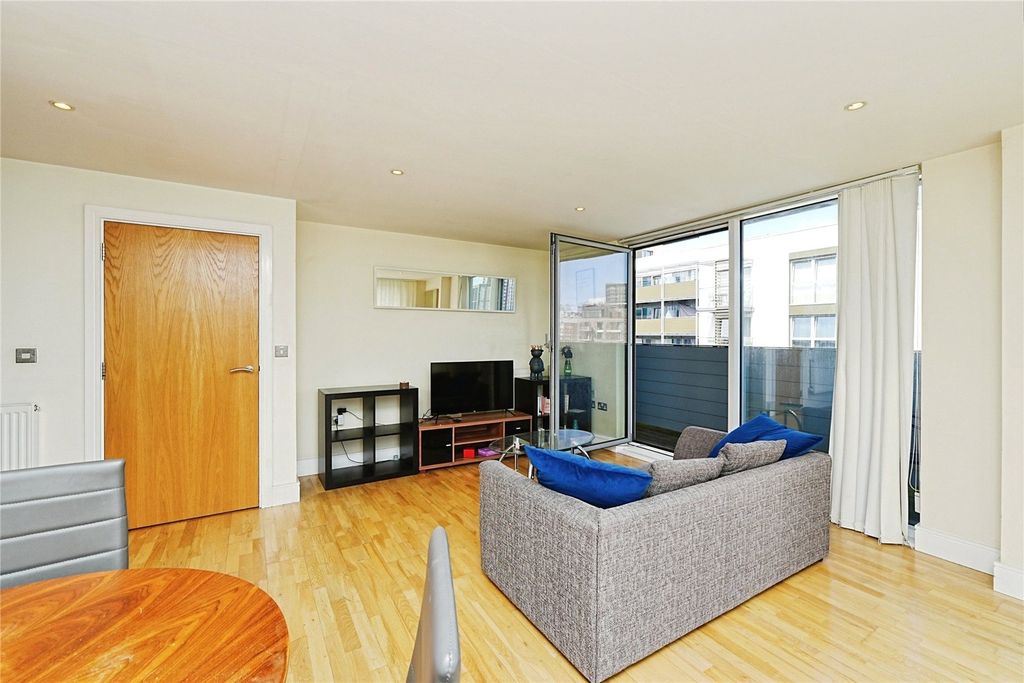 Property photo 2 of 15 Picture No. 11