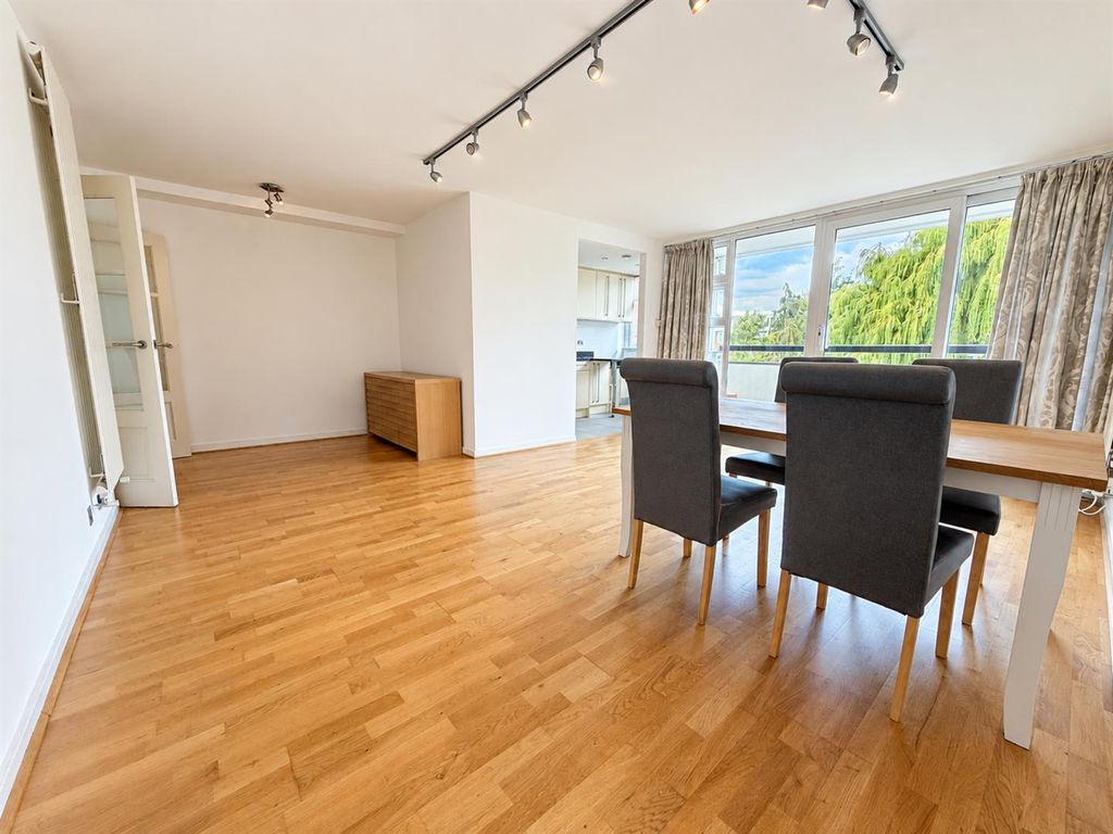 Property photo 1 of 6 Lounge.Jpg