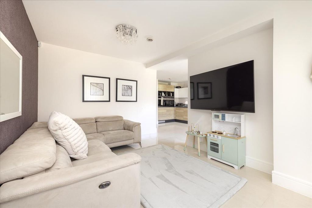 Property photo 3 of 33