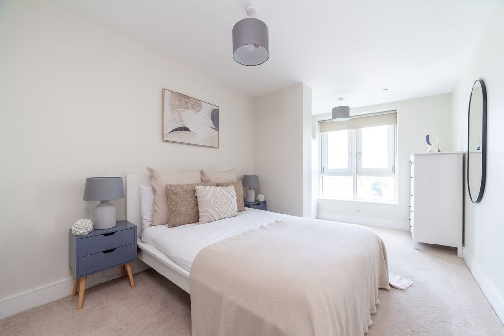 Property photo 3 of 18 Bedroom