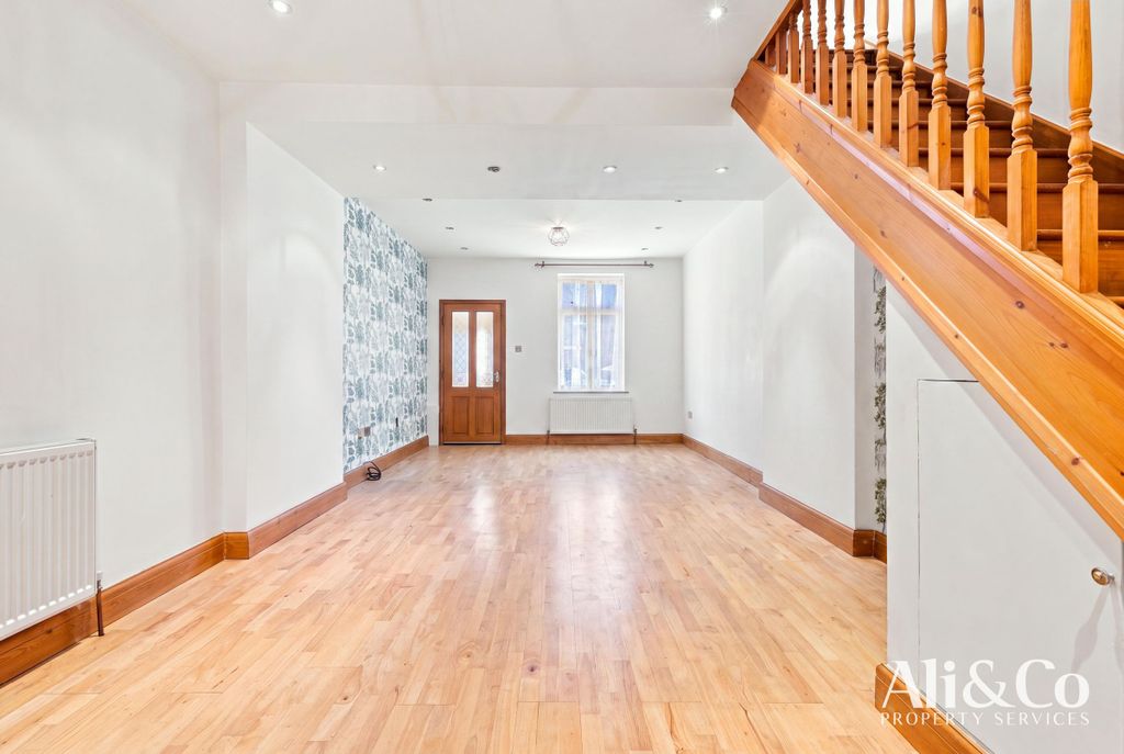 Property photo 2 of 26