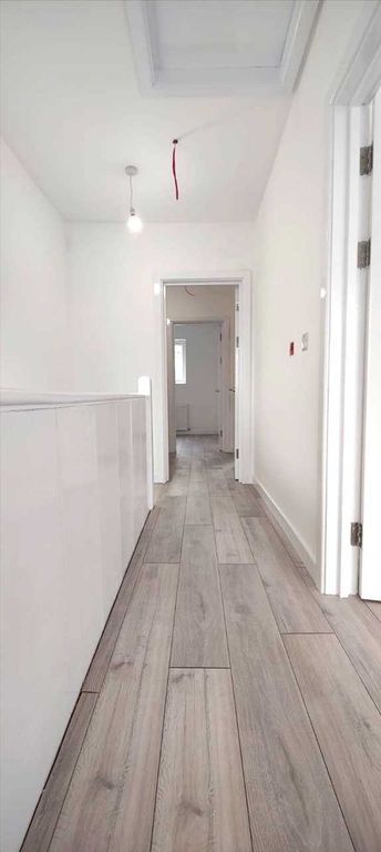 Property photo 3 of 11 Landing