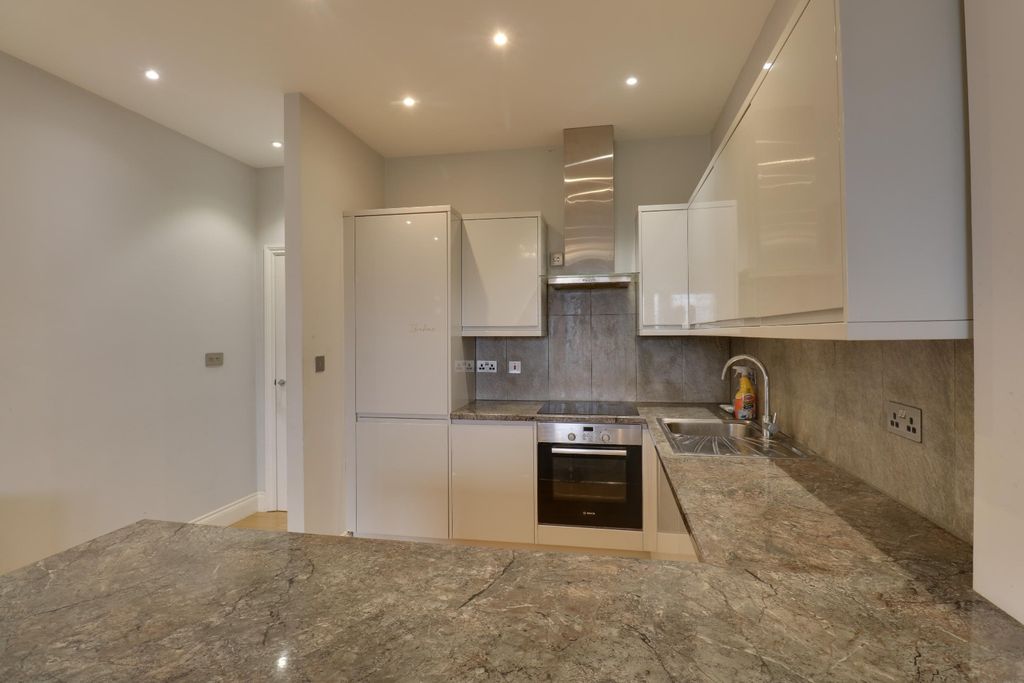 Property photo 2 of 15 5455192
