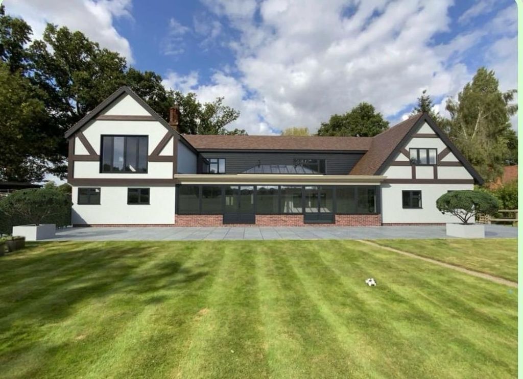 Property photo 1 of 5