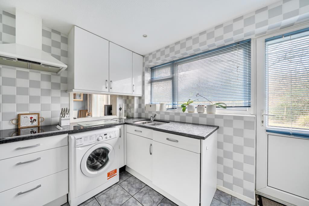 Property photo 3 of 27 Kitchen