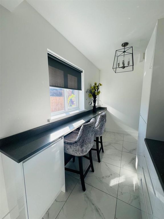Property photo 3 of 16 Breakfasting Kitchen